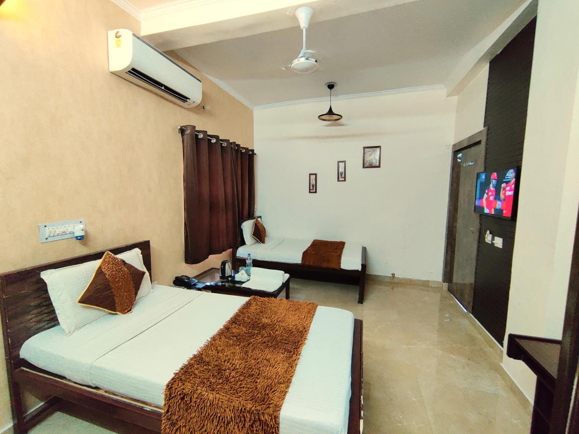 Krishna Residency - A Boutique Hotel Bareli Zewnętrze zdjęcie