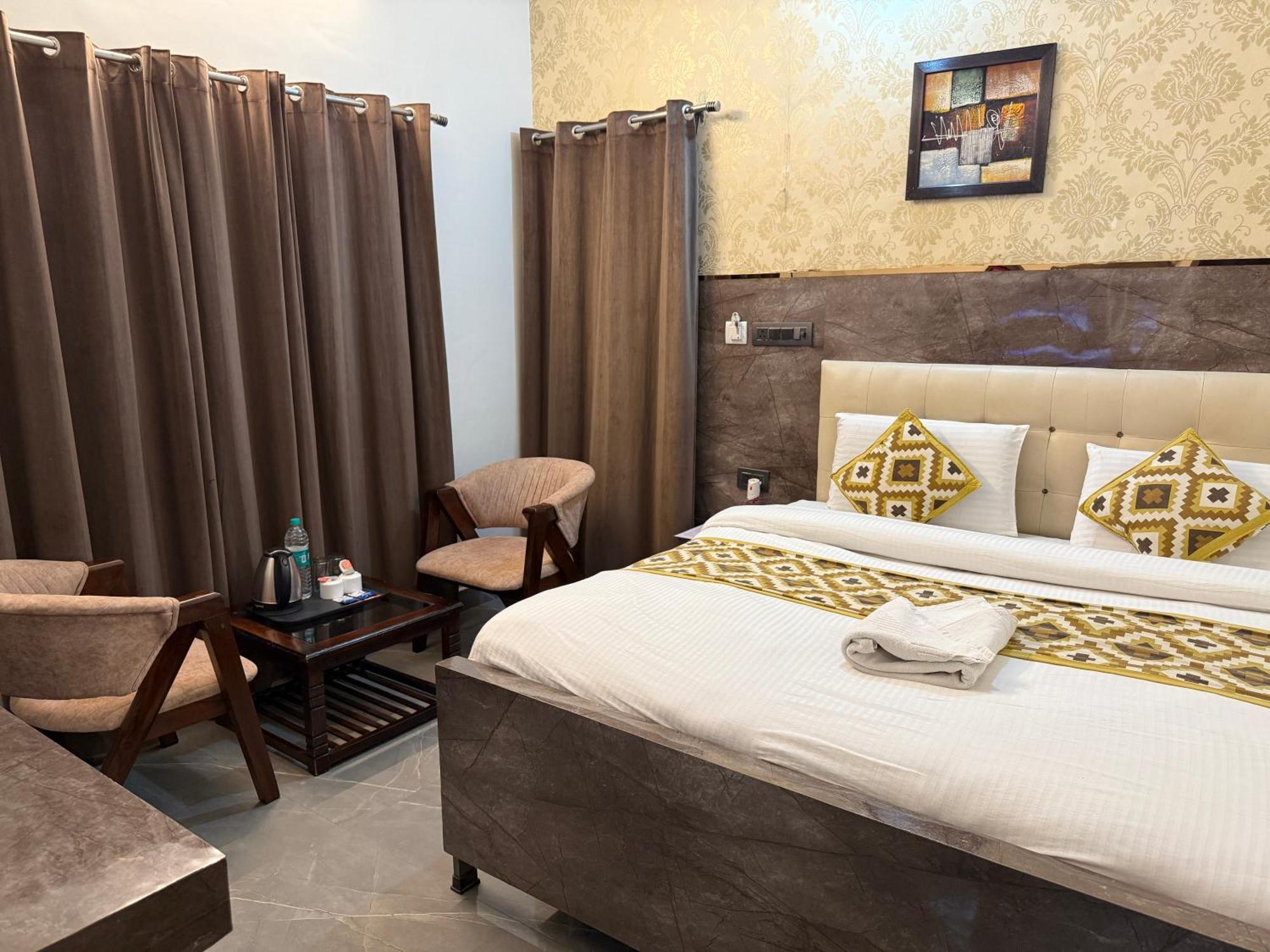 Krishna Residency - A Boutique Hotel Bareli Zewnętrze zdjęcie